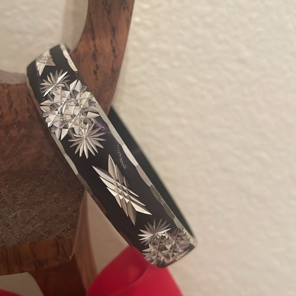 Elegant Black and Silver Bracelet and Earrings Set - Picture 3 of 3